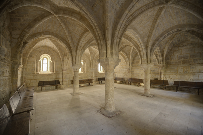 Vista desde el noroeste de la sala capitular del monasterio de la Espina